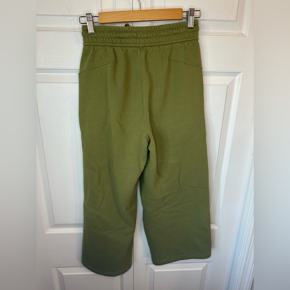Lululemon Loungeful High-Rise Wide Leg Crop Bronze Green Sz.4 23” inseam - Picture 8 of 10